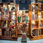 Stand di artigianato e antiquariato alla fiera Mercante in Fiera