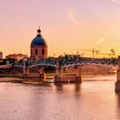 Tolosa al tramonto, la cupola della Grave e il ponte Saint-Pierre